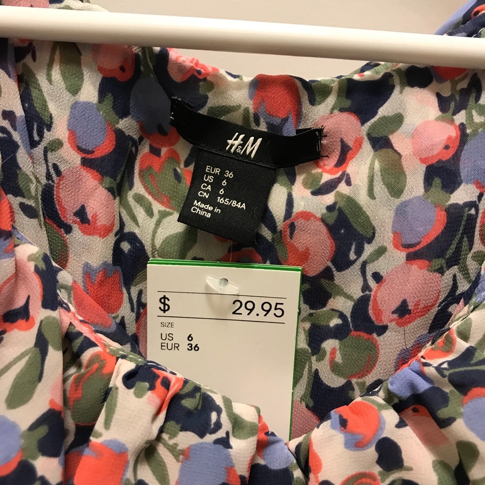 NWT Ruffled blouse H&M - Picture 5 of 6